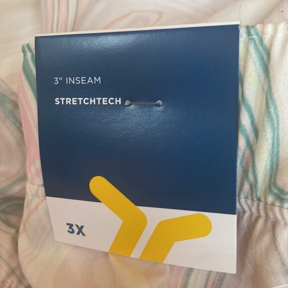 Old Navy swirl pop Mid-Rise StretchTech Dolphin-Hem Run Shorts - Picture 13 of 14